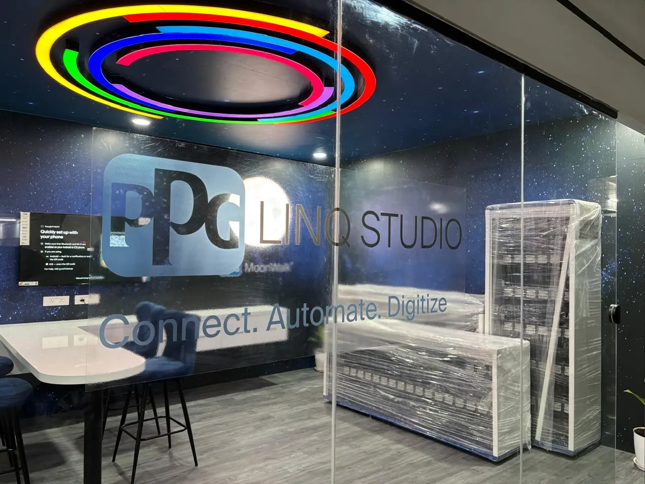 PPG LINQ Studio glass graphics and custom display fixture